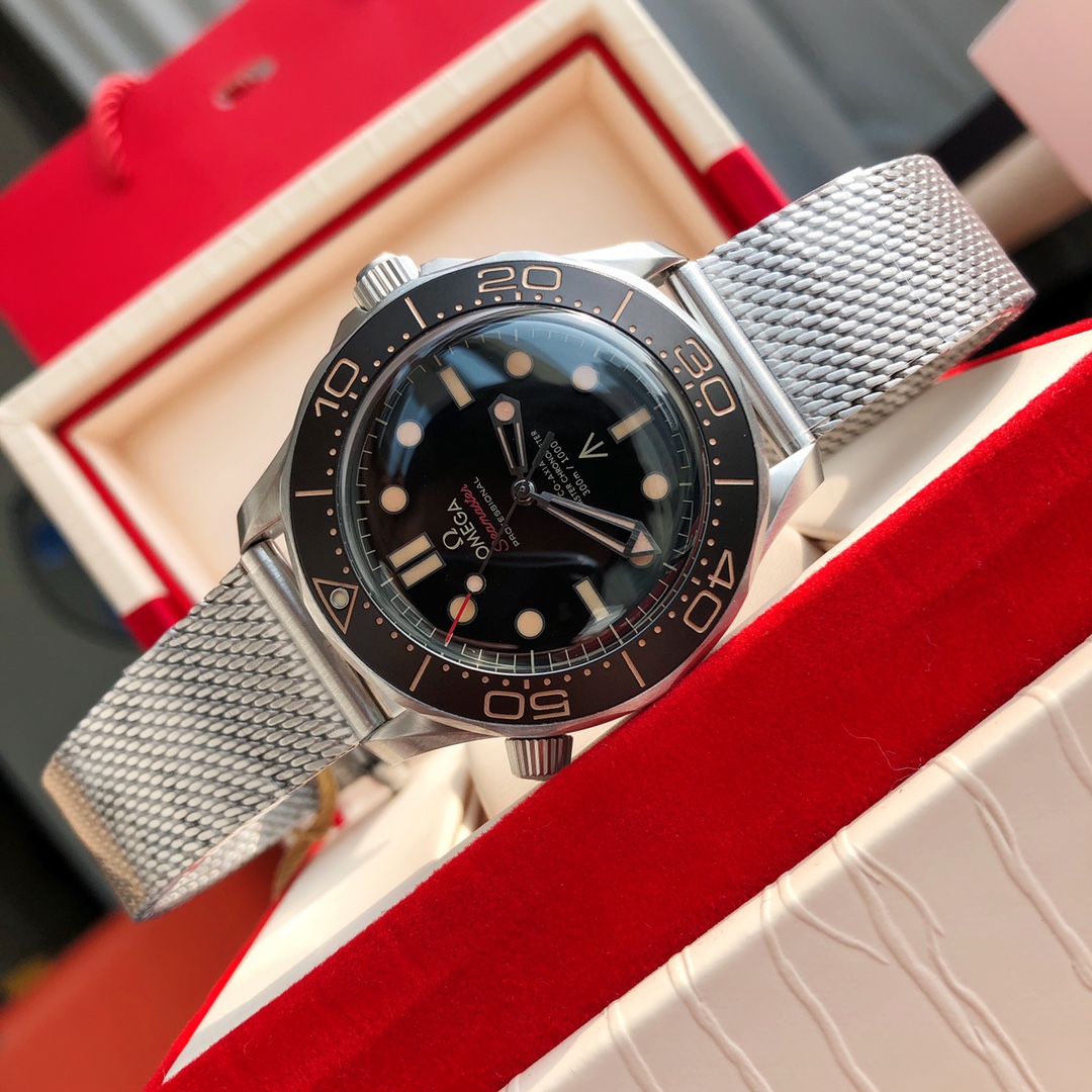 Omega Seamaster 300 – Bond 007 - Image 2