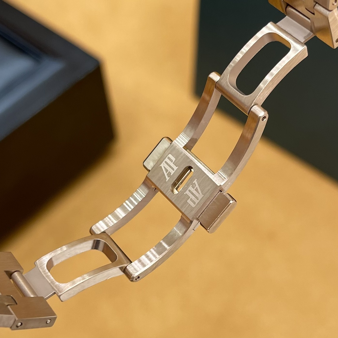 Audemars Piguet Royal Oak Chronograph - Image 3