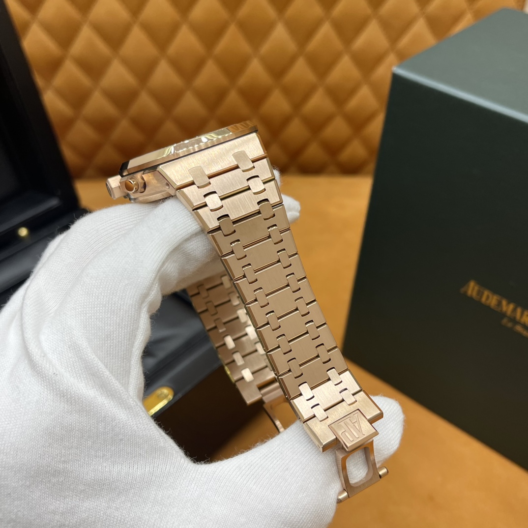 Audemars Piguet Royal Oak Chronograph - Image 2